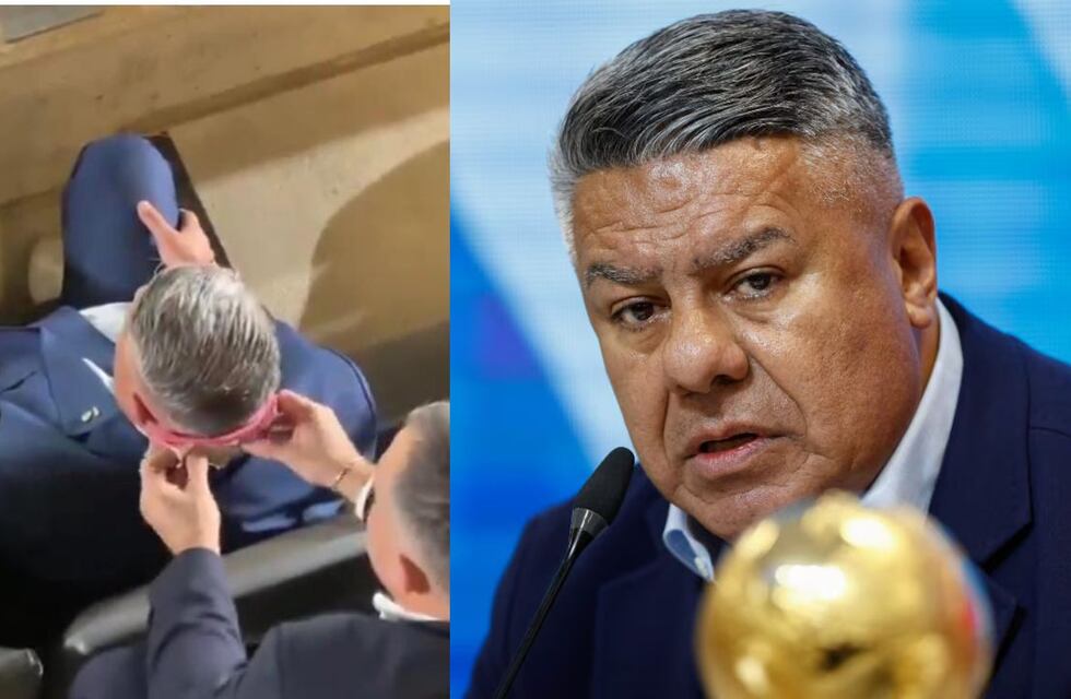 VIDEO | Un hombre le seca la traspiración al Chiqui Tapia mientras él ve a la Selección Argentina en la Copa América