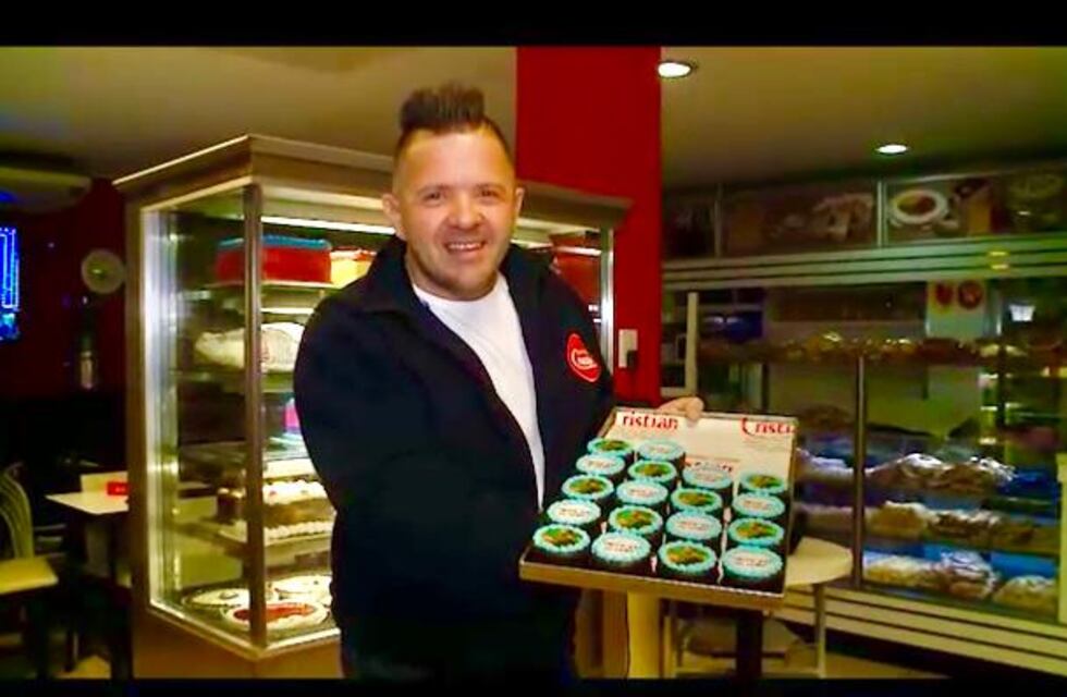 Tras el éxito de los alfajores del Dibu, el panadero maipucino busca ayudar a merenderos de La Paz