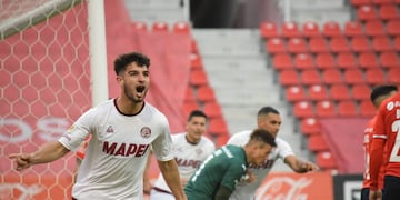 José López grita su gol en Avellaneda (Twitter: @clublanus)
