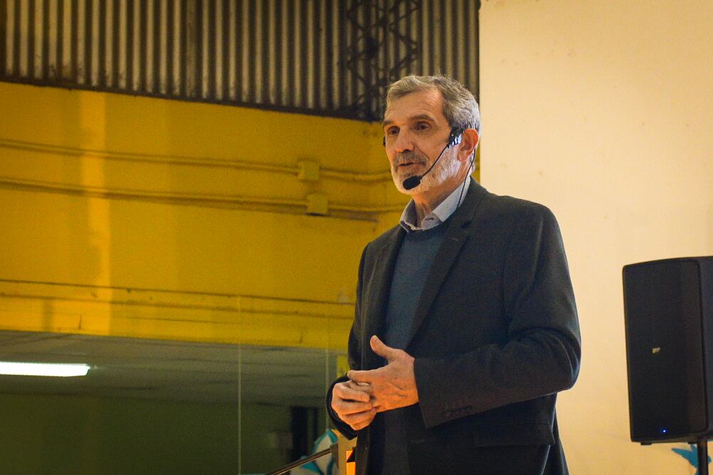 Disertó en Arroyito por el mes de las infancias el Dr. Enrique Orchanski