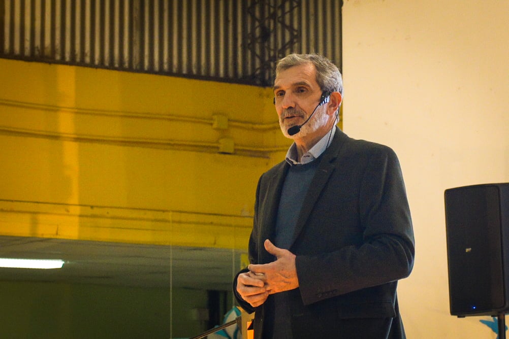 Disertó en Arroyito por el mes de las infancias el Dr. Enrique Orchanski