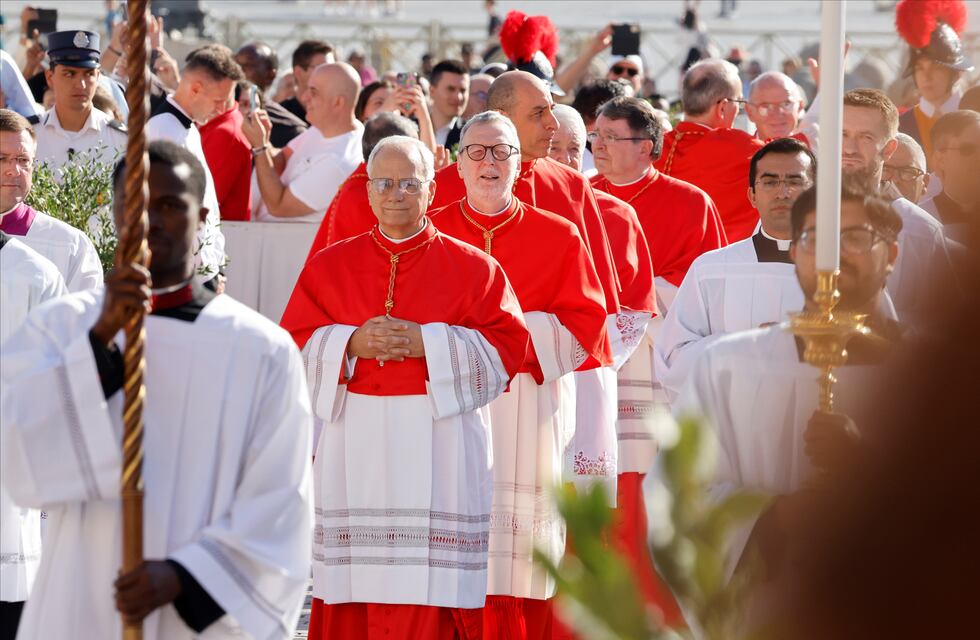 ¿Cuánto ganan los cardenales que elegirán al próximo Papa en el Vaticano?