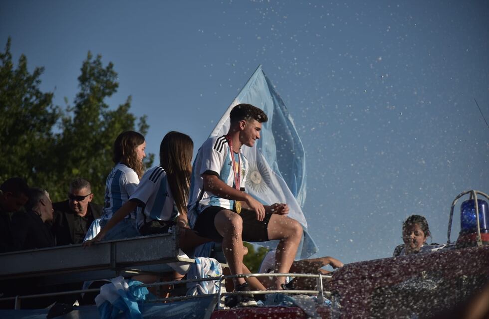 Dañaron el cartel en homenaje a Julián Álvarez en Calchín: qué significa el grafitti