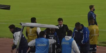 Medina se acerca a Valoyes para darle ánimo. (Facundo Luque)