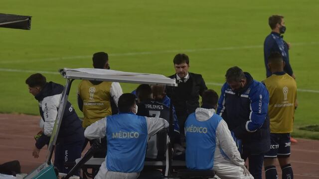 Medina se acerca a Valoyes para darle ánimo. (Facundo Luque)