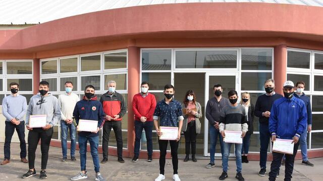 Castellano estuvo en la entrega de certificados a los 25 egresados del Centro de Oficios