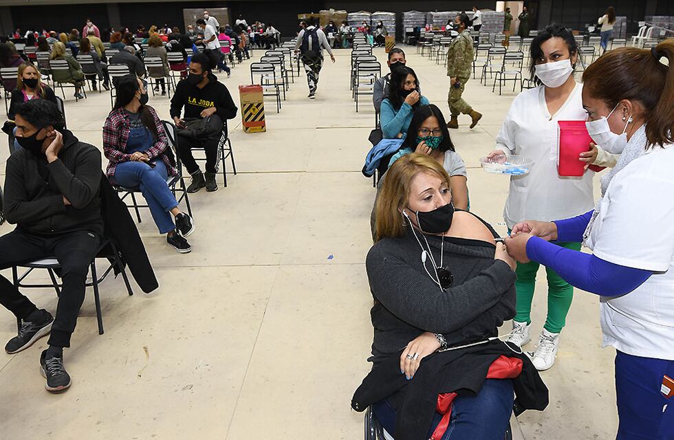 Vacuna Covid-19 en Mendoza: cambiaron el horario para la vacunación de docentes mayores de 20 años