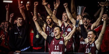 Leandro Bolmaro campeón con Bayer Munich