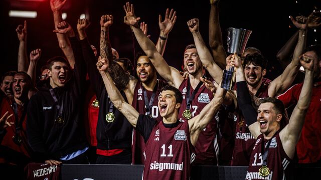 Leandro Bolmaro campeón con Bayer Munich