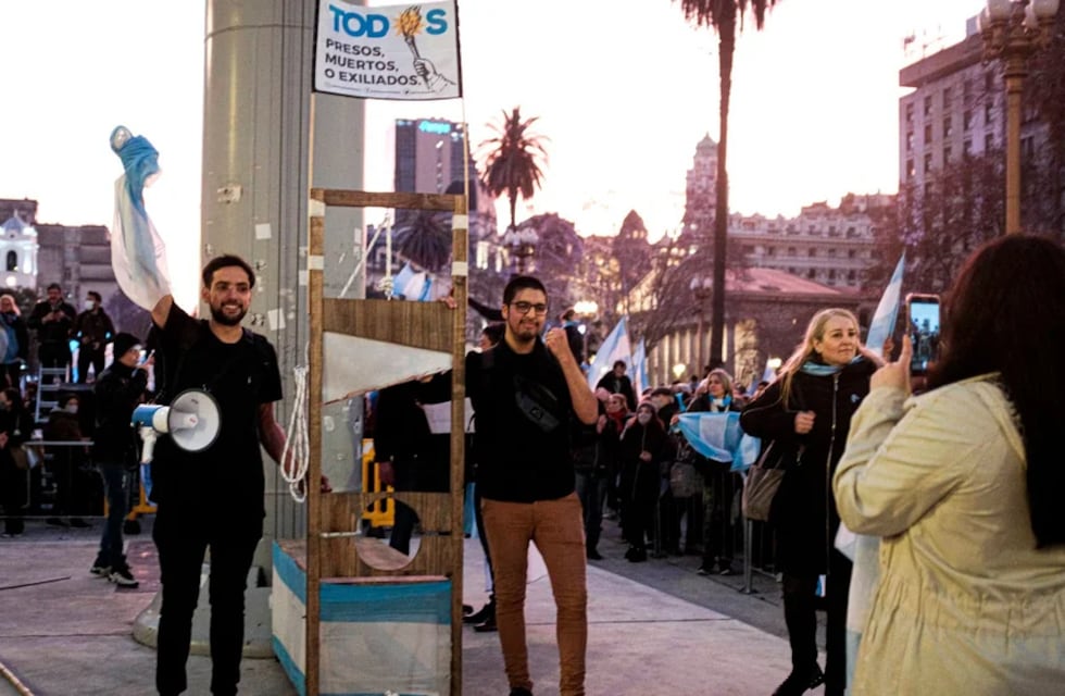 Detuvieron a cuatro integrantes de Revolución Federal: Cristina Kirchner afirma que ellos financiaron su ataque