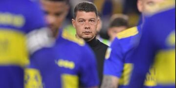 El entrenador de Boca, Sebastián Battaglia, está en el ojo de la tormenta y podría dejar su cargo.