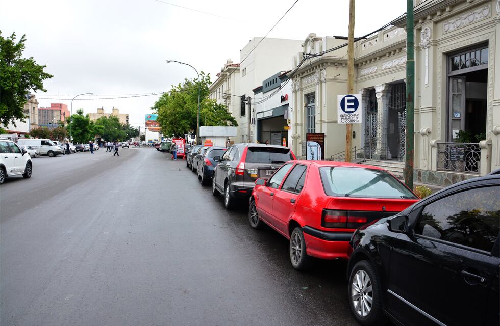 Multarán con hasta $ 14.000 a quienes se vayan sin pagar del estacionamiento medido en la ciudad