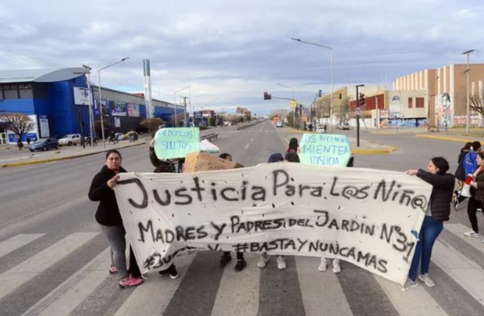 Abusos en el Jardín 31: los padres de los niños piden que se revoque la prisión domiciliaria para el docente acusado