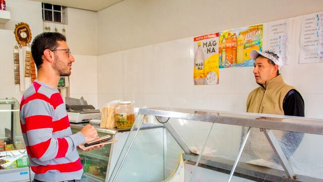 Matías Martínez Sella (Ciudad Progresista) recorrió el barrio Mora