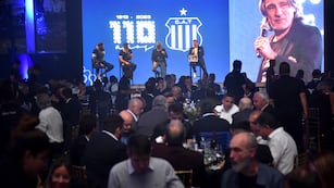 La gala de Talleres en barrio Jardín. Con Daniel Valencia, uno de sus ídolos (Facundo Luque / La Voz).