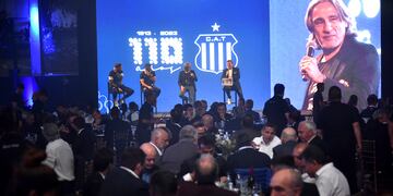 La gala de Talleres en barrio Jardín. Con Daniel Valencia, uno de sus ídolos (Facundo Luque / La Voz).