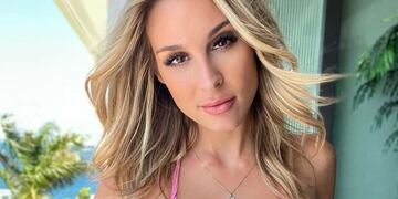 La enfermera que gana fortuna por subir fotos de sus dedos a la plataforma de contenidos para adultos.