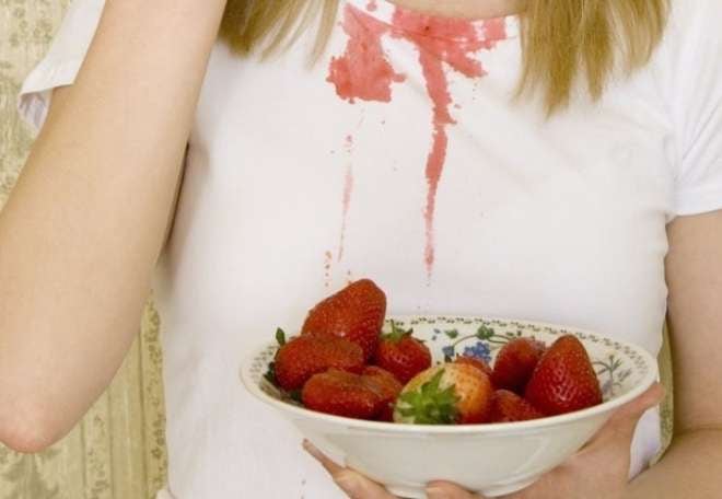 El paso a paso para eliminar las manchas de frutas de ropa blanca