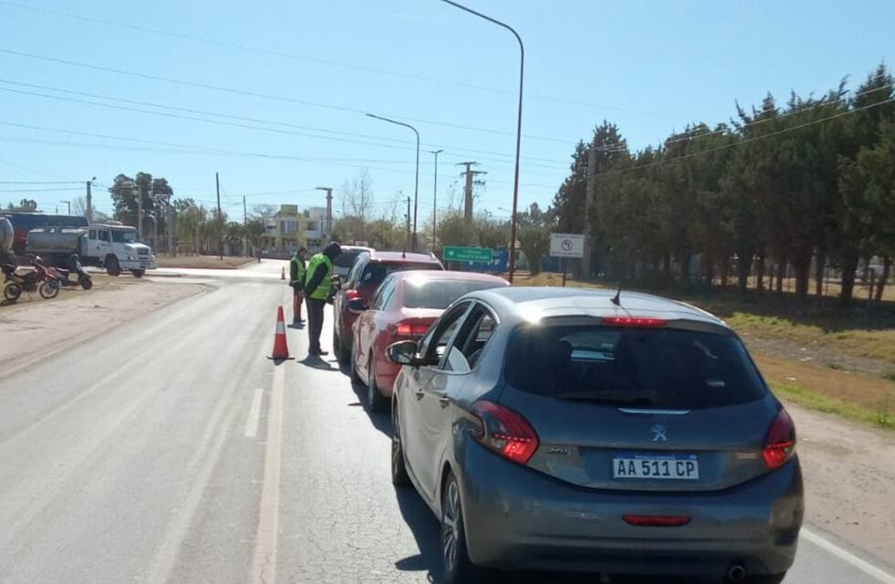 Controles en Ruta 19 en Arroyito por el paso multitudinario de hinchas de Colón hacia Córdoba