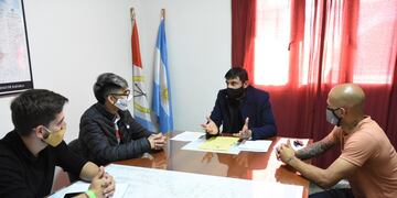 Jóvenes de San Nicolás reunidos con Maximiliano Postovit