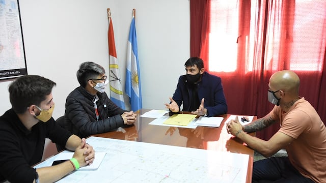Jóvenes de San Nicolás reunidos con Maximiliano Postovit