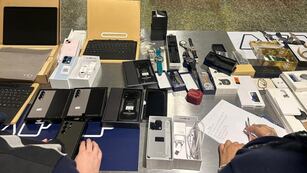 Mercadería incautada a un pasajero que llegó a Córdoba desde Chile.