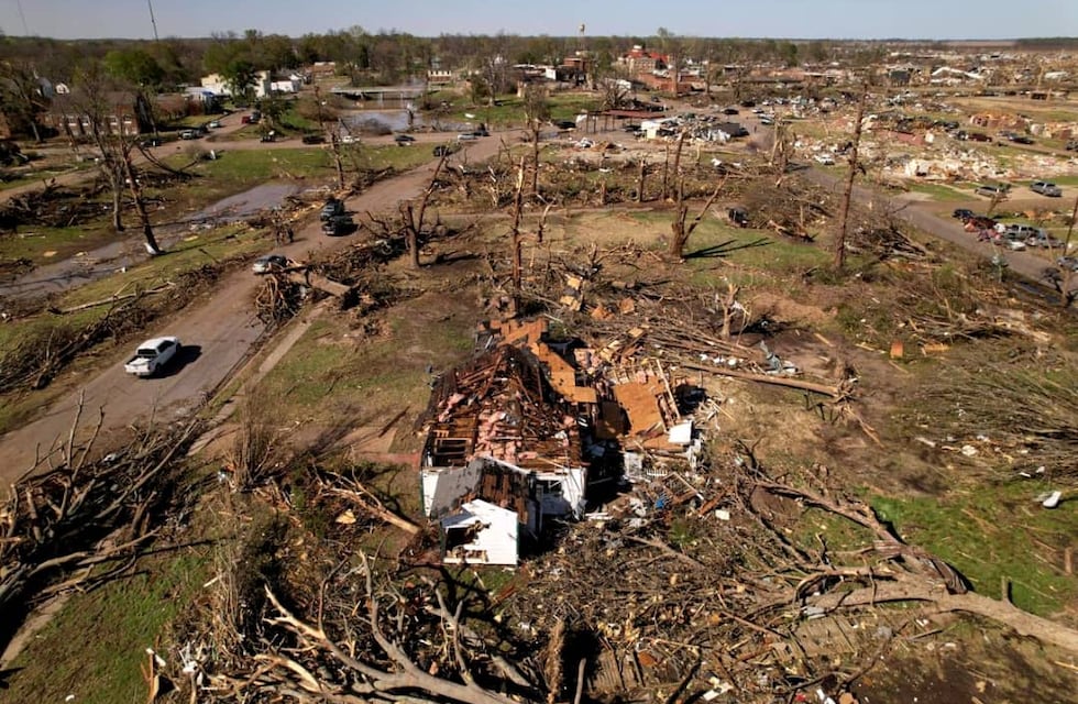 Estados Unidos: un tornado azotó a un pueblo de Mississippi y al menos 25 personas fallecieron