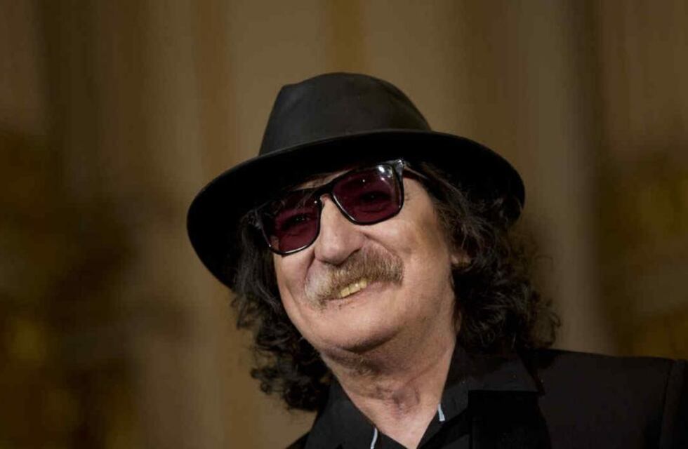 Charly García reapareció en TV: se conmovió por un homenaje en “Los Mammones” y llamó emocionado