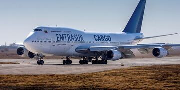 El juez a cargo de la causa ordenó la entrega del material de autopartes que transportaba el avión. Foto: Los Andes.