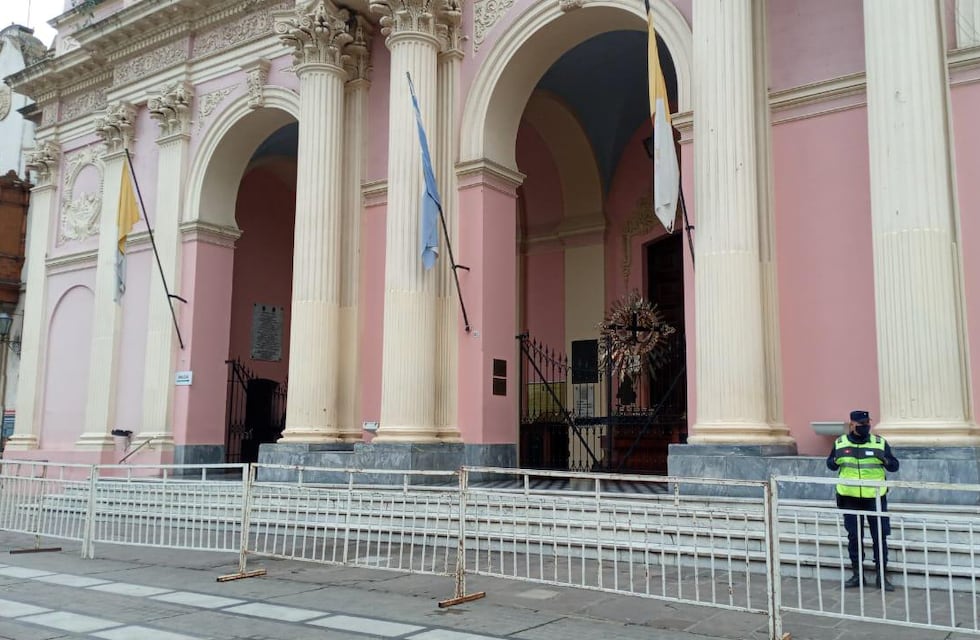 Día de la Memoria en Salta: por las marchas colocaron vallas en Iglesias y monumentos