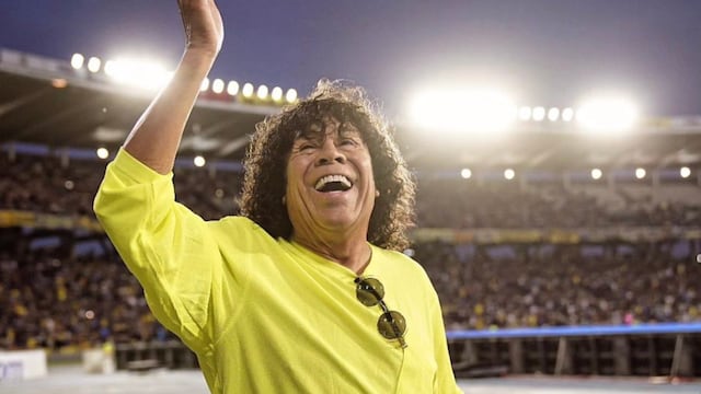 La Mona Jiménez llegó al Kempes para el partido de Boca contra Estudiantes.