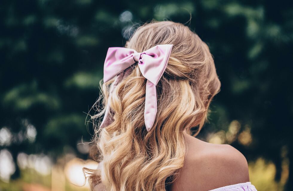 El “must” de la temporada: los moños, un accesorio infaltable para elevar cualquier look