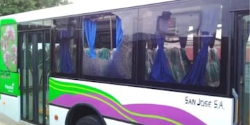 Paraná: rompieron a piedrazos ventanilla de colectivo urbano nuevo