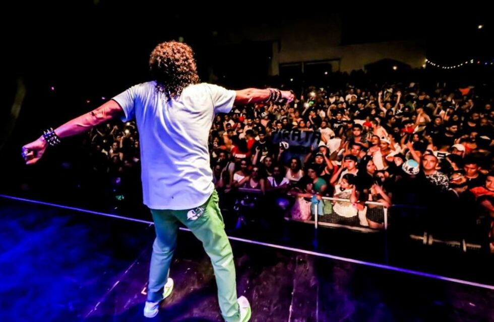 En 40 minutos, La Mona Jiménez agotó las entradas para su segundo baile