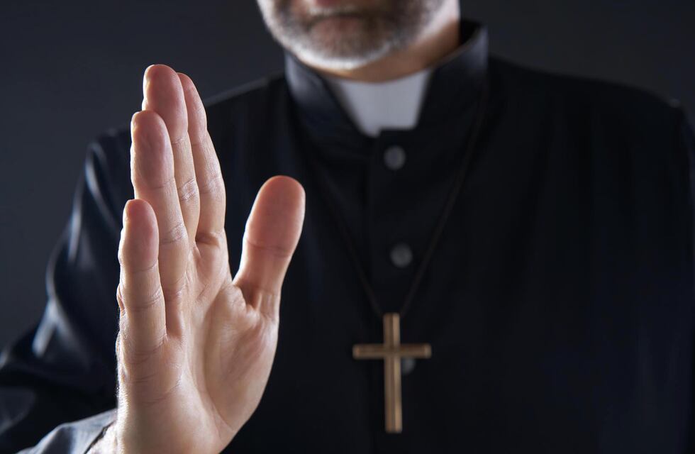 Detuvieron a un estafador de Salta que se hacía pasar por cura: pidieron pericias psicológicas