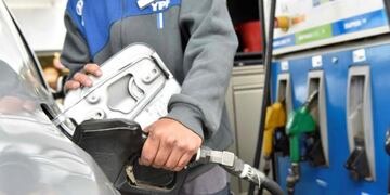 YPF. Se espera otra fuerte suba en los combustibles (La Voz / Archivo)