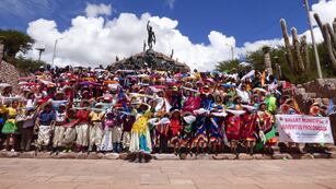La explanada del monumento a los Héroes de la Independencia, en la ciudad histórica de Humahuaca, fue escenario del Segundo Festival Nacional del Carnavalito.
