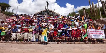 La explanada del monumento a los Héroes de la Independencia, en la ciudad histórica de Humahuaca, fue escenario del Segundo Festival Nacional del Carnavalito.