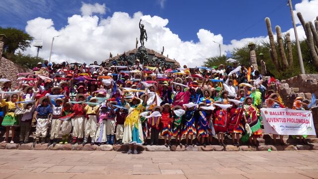 La explanada del monumento a los Héroes de la Independencia, en la ciudad histórica de Humahuaca, fue escenario del Segundo Festival Nacional del Carnavalito.