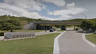 Un camión aplastó dos autos y una moto en Córdoba.