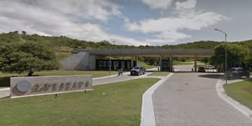 Un camión aplastó dos autos y una moto en Córdoba.