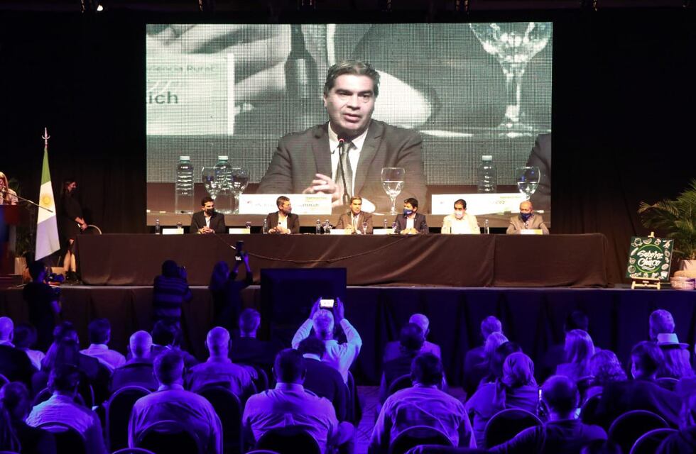 Capitanich junto a Lammens participaron del V Foro de Turismo Rural y Naturaleza