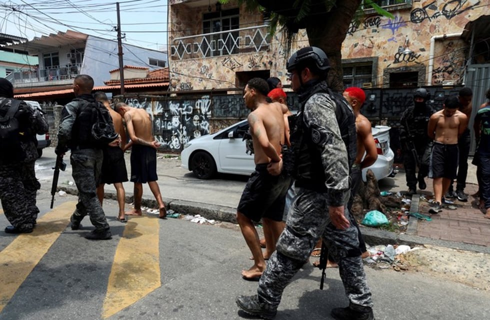 Operativo letal y sin precedentes en Río de Janeiro: incendios, tiroteos y más de 60 muertos