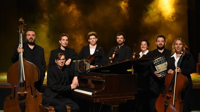 Se presenta la Orquesta Municipal de Tango en San Nicolás de los Arroyos.