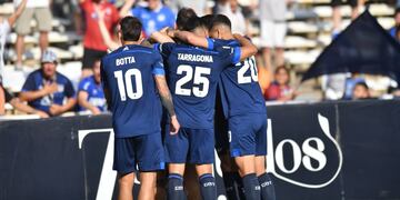 Valentín Depietri marcó un golazo de contragolpe para darle la ventaja a Talleres sobre Racing en el estadio Kempes, por la fecha 15 de la Liga Profesional. (Javier Ferreyra / La Voz)