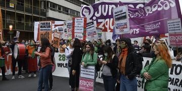 Organizaciones sociales marcharon este martes en Córdoba. (Fotos / Facundo Luque)