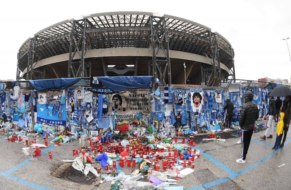 El estadio del Napoli se llama oficialmente Diego Armando Maradona