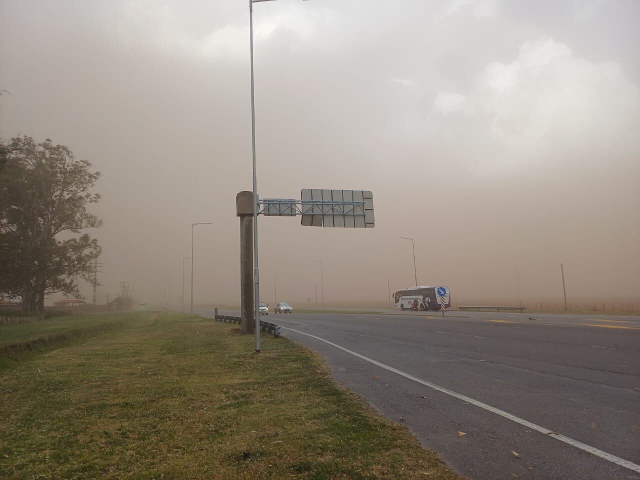 Terrible viento del sudeste. Visibilidad muy limitada en el sur de la ciudad (Gentileza)