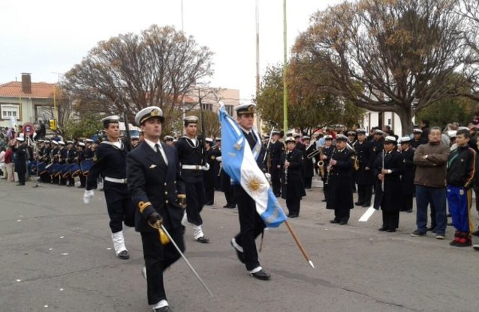 Puerto Rosales: mañana “desfile Cívico Militar”, Shows y carpa con instituciones