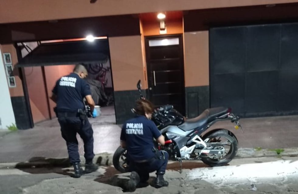Un subcomisario de Policía de la Ciudad fue asesinado de dos balazos en el pecho para robarle la moto en Caseros